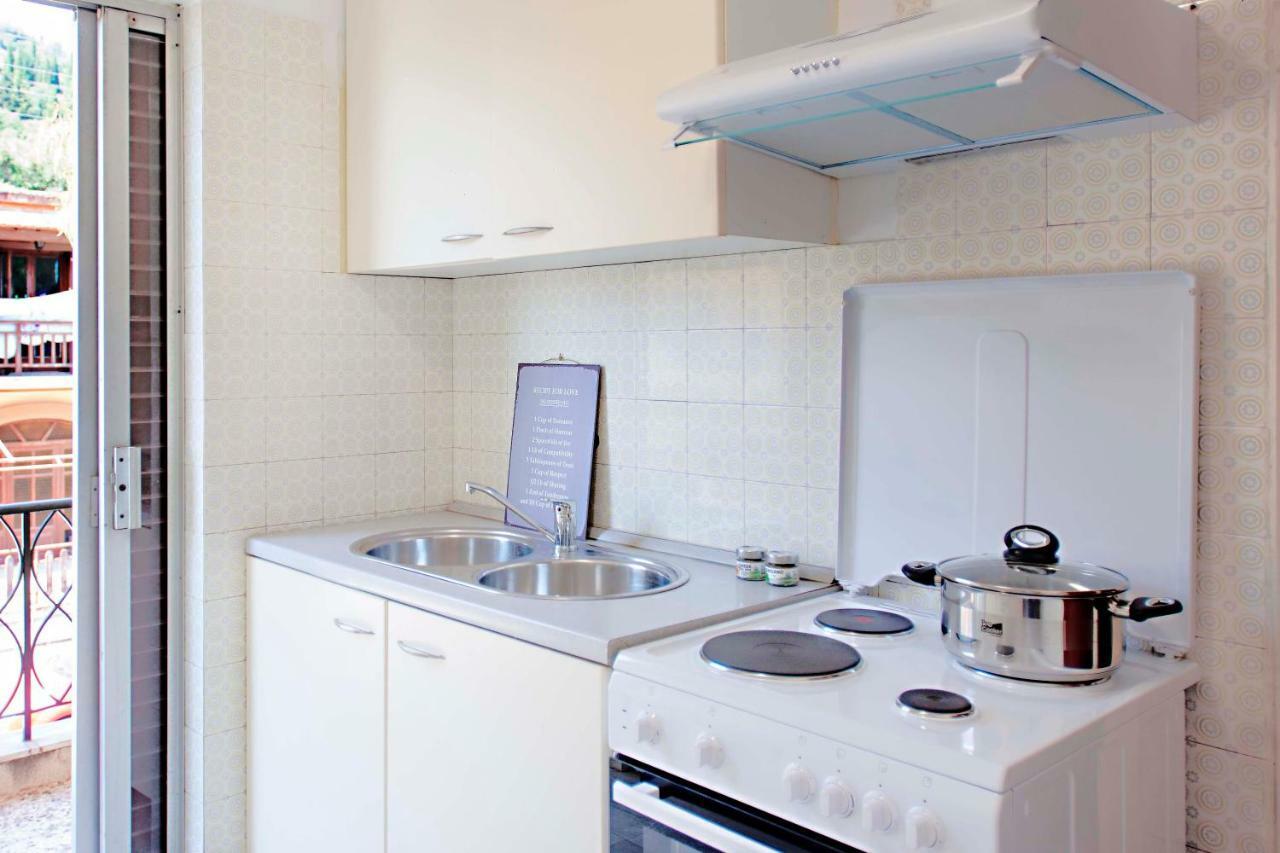 T8 Apartment On The Beach Benitses  Extérieur photo