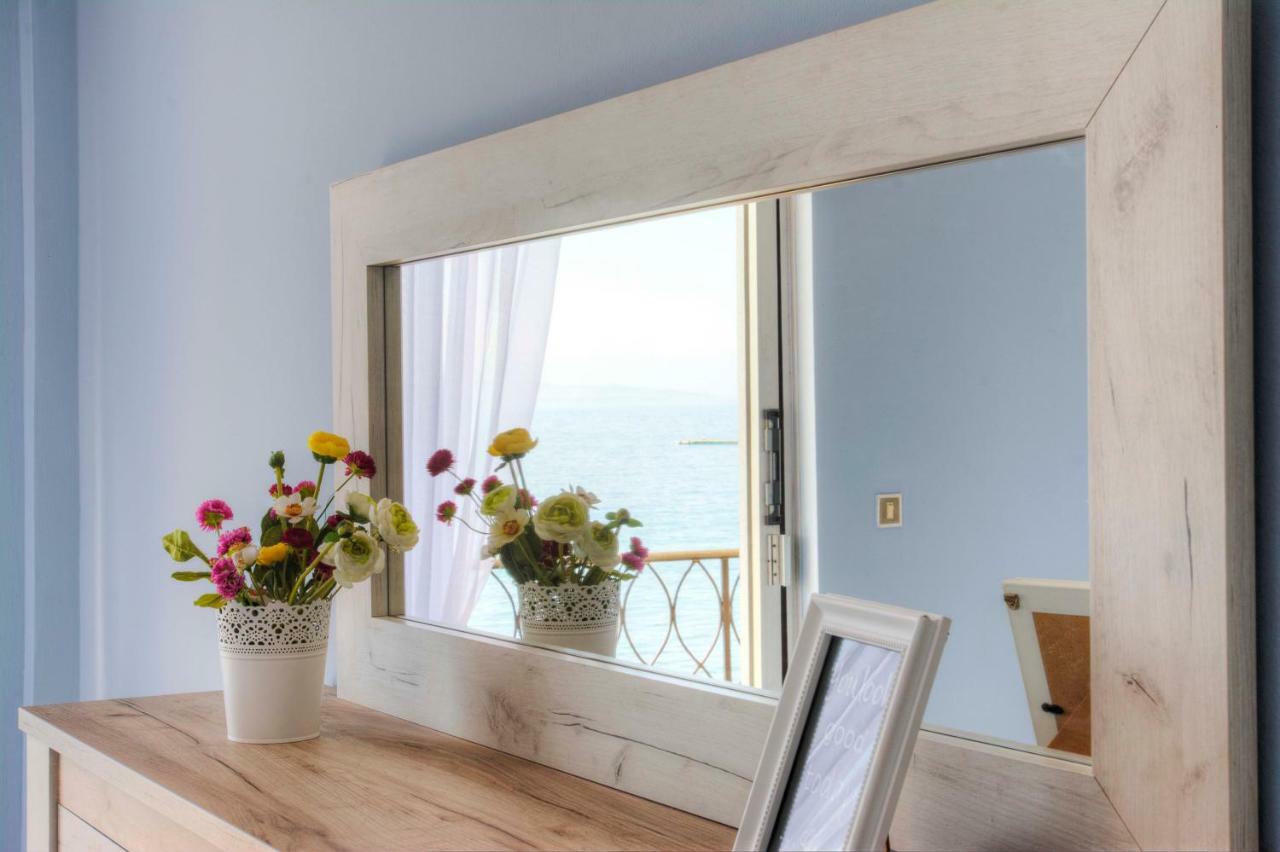 T8 Apartment On The Beach Benitses  Extérieur photo